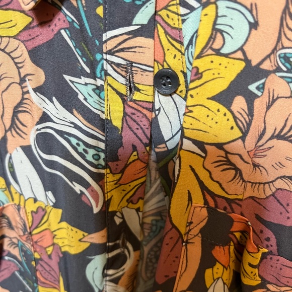 LuLaRoe Valentina button up shirt. NWOT XL - Picture 4 of 4